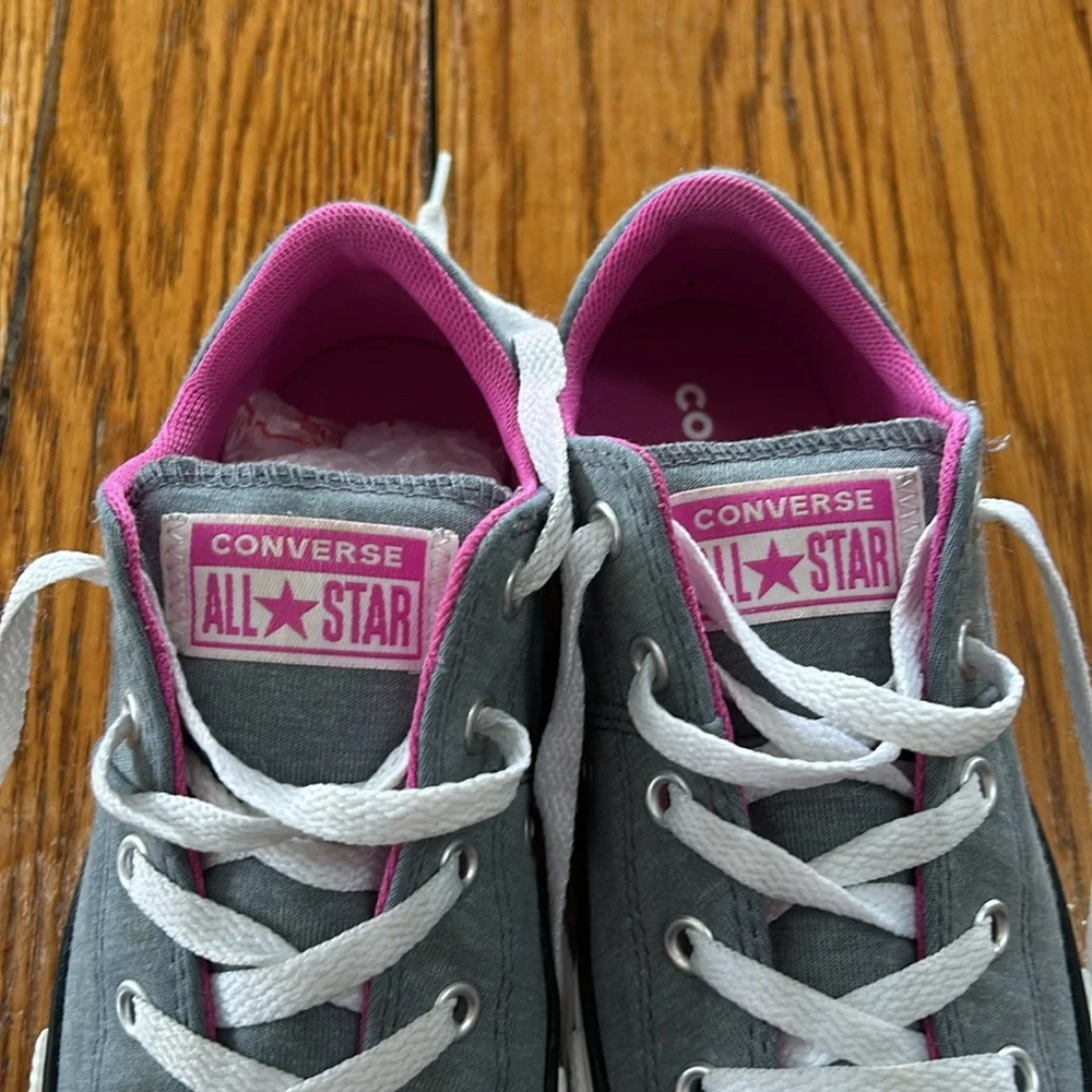 Converse All Star low profile sneakers. Gray and pink. Size Junior 2.